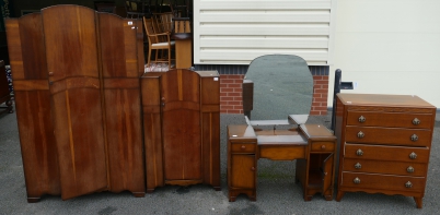 Appraisal: Oak panelled bedroom suite including single wardrobe dressing table small