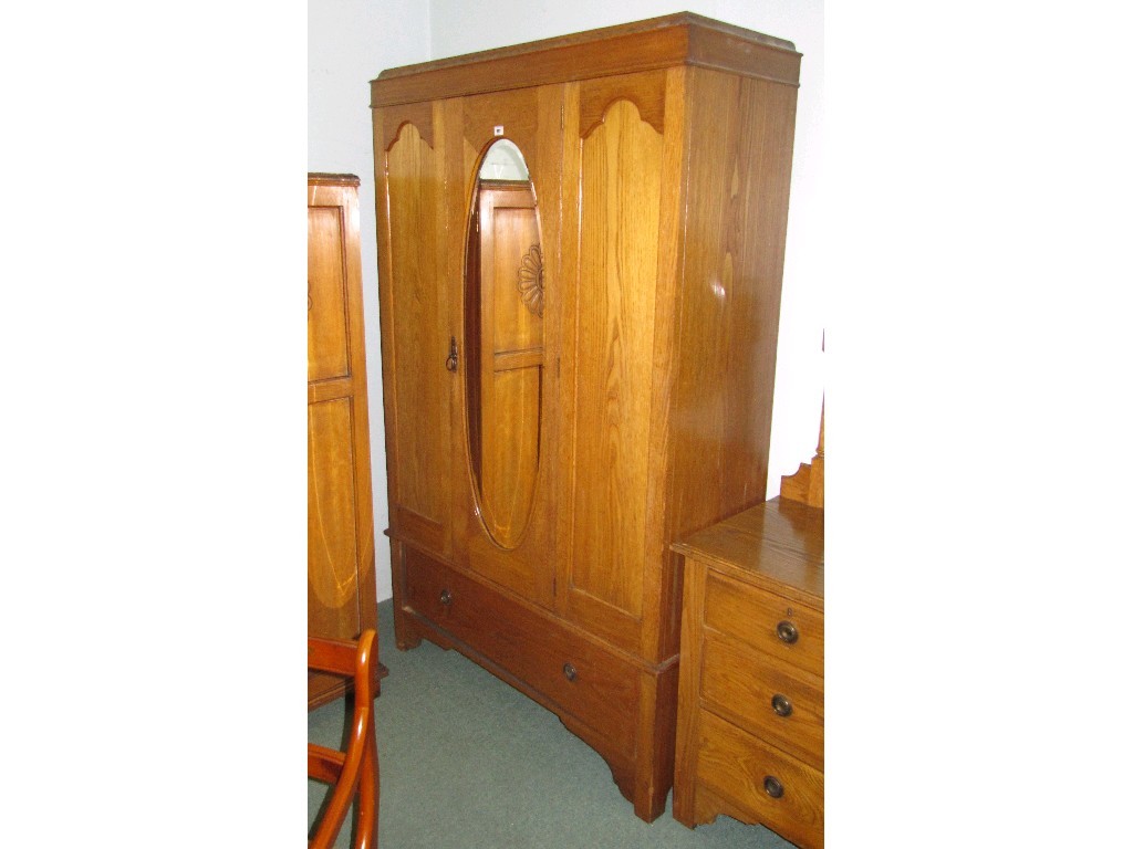 Appraisal: Oak bedroom suite comprising mirror door wardrobe dressing table and