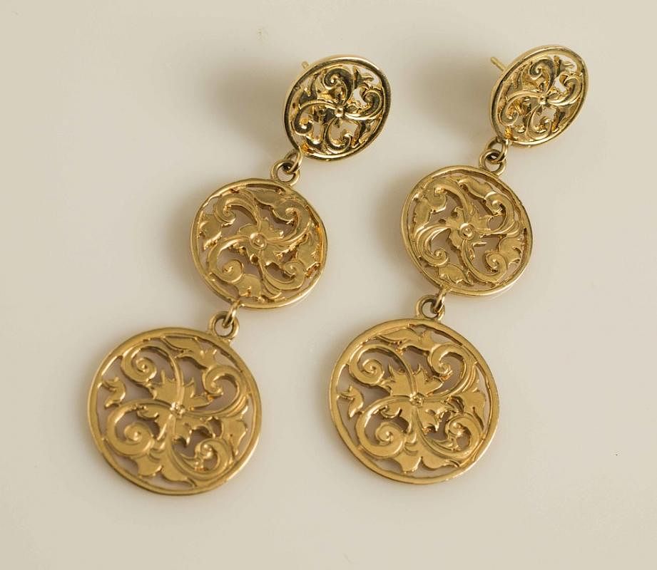 Appraisal: K Earrings k earrings featuring three graduated pierced discs Dimensions