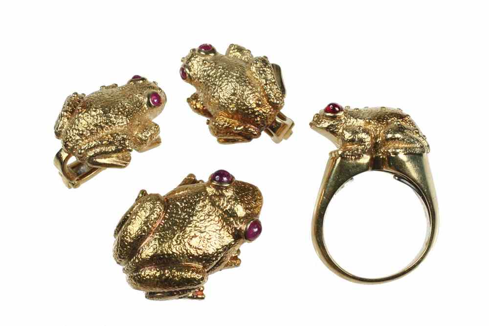 Appraisal: PC JEWELRY SUITE - One K yellow gold frog form