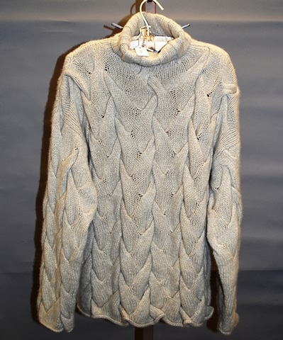 Appraisal: Neiman Marcus beige cashmere long sleeve cable over sweater turtleneck