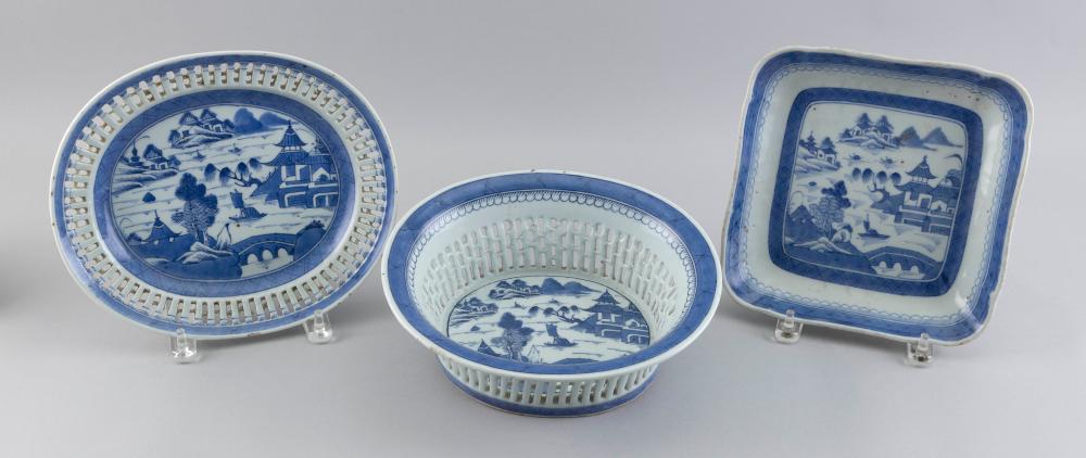 Appraisal: THREE PIECES OF CHINESE EXPORT BLUE AND WHITE CANTON PORCELAIN