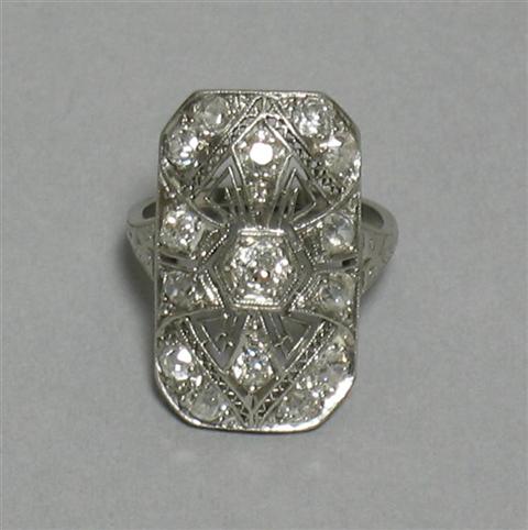 Appraisal: EDWARDIAN DIAMOND AND WHITE GOLD LADY'S RING The pierced vertical