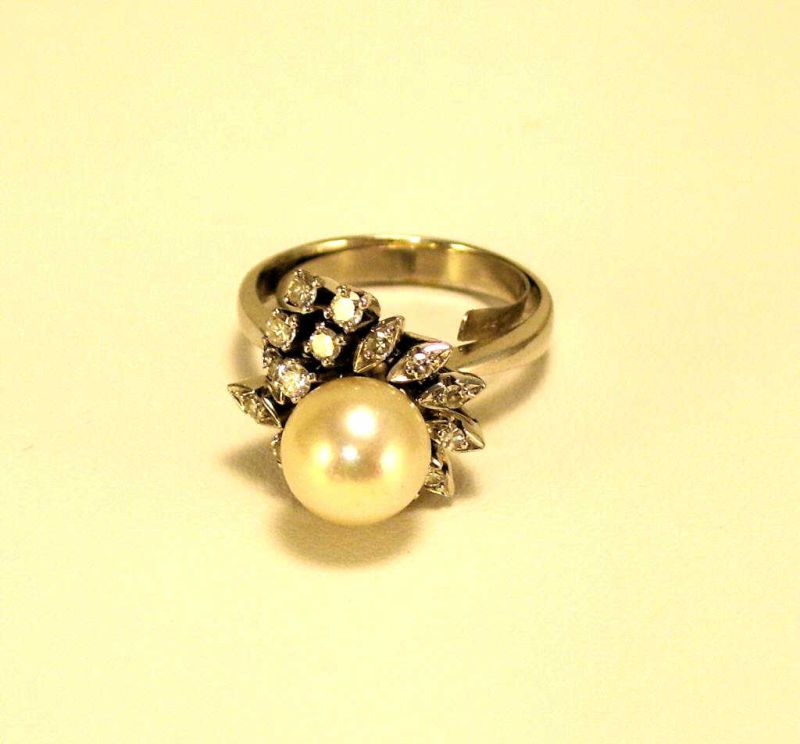 Appraisal: Ladies kt white gold pearl and diamond ring yellow gold