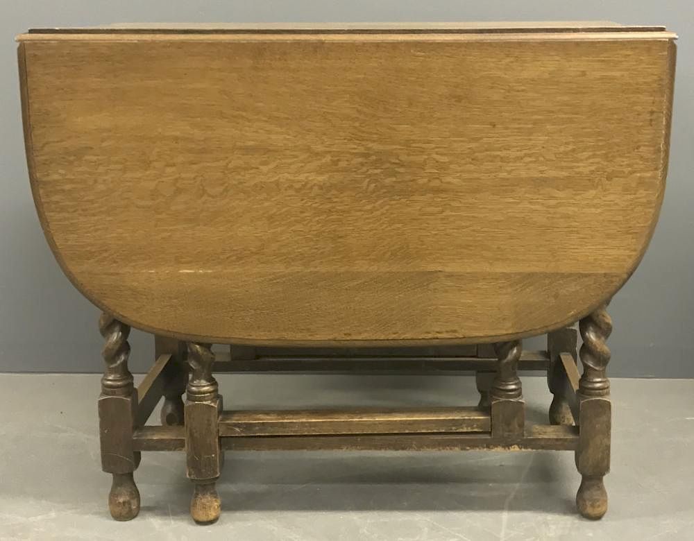 Appraisal: Jacobean Style Oak Drop-Leaf Table Jacobean style oak drop-leaf table