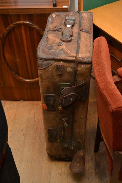 Appraisal: AN ANTIQUE YORK HOUSE TRAVELING TRUNK AN ANTIQUE YORK HOUSE