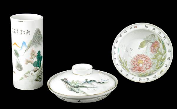 Appraisal: A group of five Chinese porcelain containers with famille rose