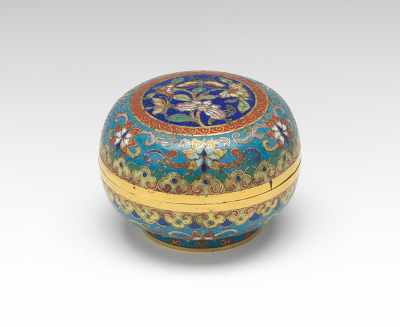 Appraisal: A Qing Cloisonne Enamel Box and Cover Raised on small