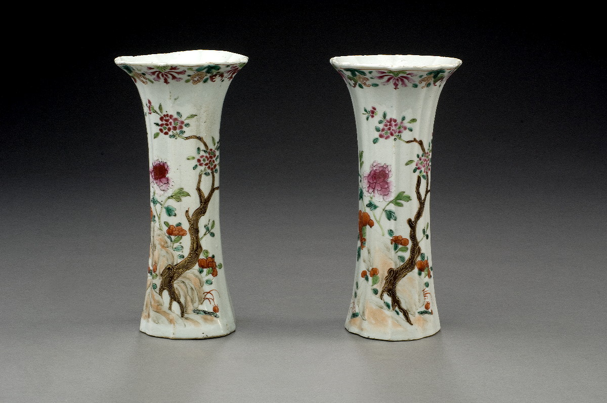 Appraisal: PAIR OF CHINESE EXPORT PORCELAIN FAMILLE ROSE FLUTED BEAKER VASES