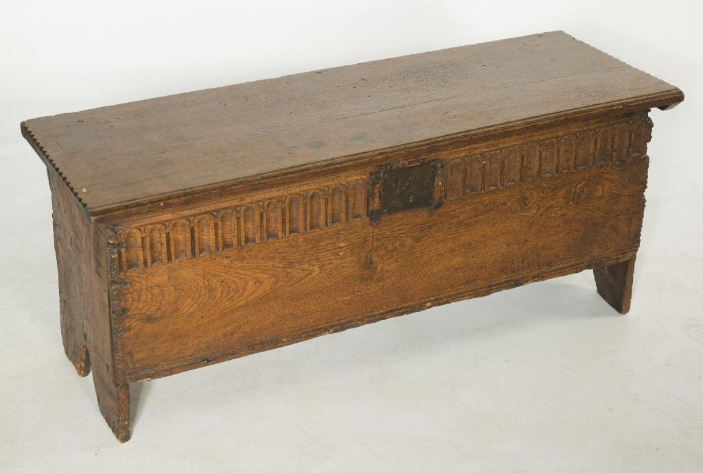 Appraisal: SMALL th CENTURY OAK COFFER the over-hanging lid above an