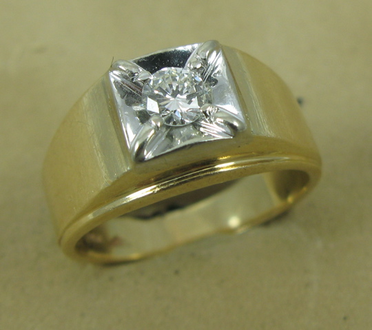 Appraisal: MAN'S DIAMOND SOLITAIRE RING K gold setting estimated weight of