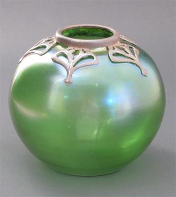 Appraisal: A Secessionist Iridescent glass vase attributed to Palme Koenig ovoid