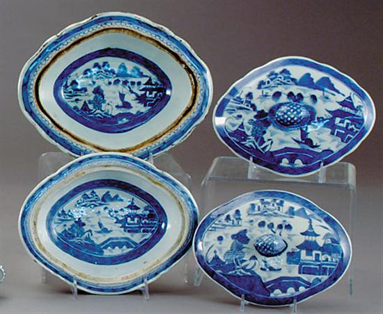 Appraisal: Two Chinese Export porcelain covered entree dishes th centuryartichoke finial