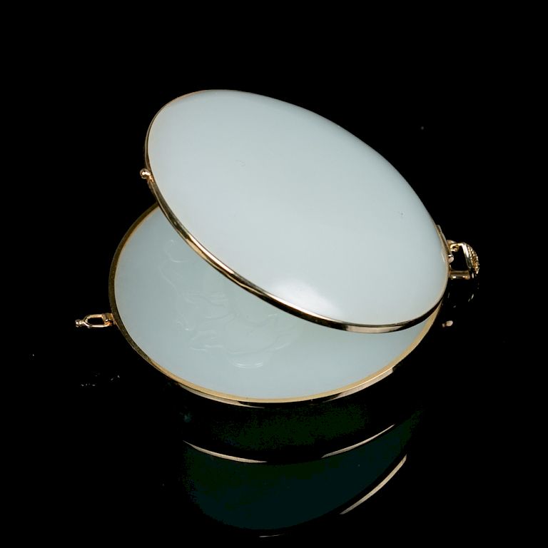 Appraisal: WHITE JADE ROUND BOX The box of overall globular form