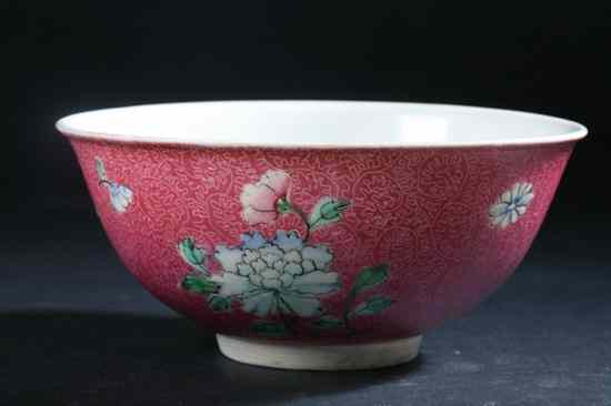 Appraisal: CHINESE FAMILLE ROSE PORCELAIN BOWL Qianlong Period or earlier Finely