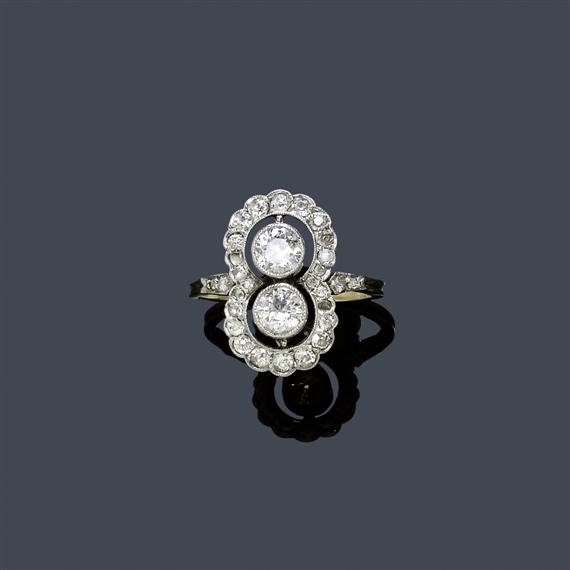 Appraisal: A DIAMOND RING circa Platinum on yellow gold Decorative ring