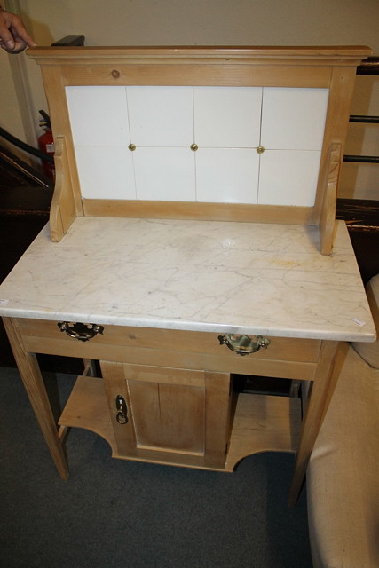 Appraisal: A VICTORIAN PINE WASH STAND with marble top and splashback