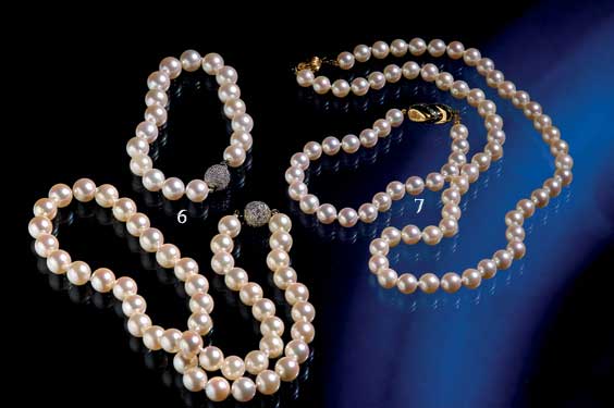 Appraisal: AKOYA PEARL NECKLACE AND BRACELET SET An princess length necklace