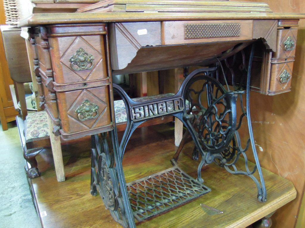 Appraisal: A vintage Singer sewing machine with cast iron treadle base