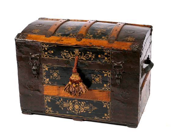 Appraisal: A vintage steamer trunk height in width in depth in