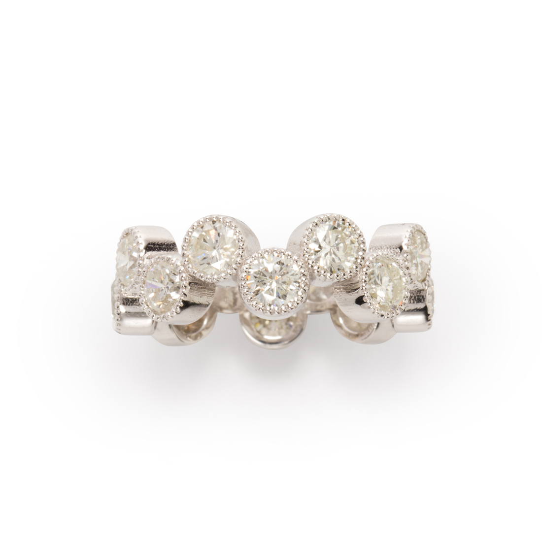 Appraisal: A DIAMOND AND EIGHTEEN KARAT WHITE GOLD RING A diamond