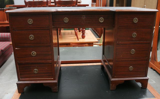 Appraisal: An early th century oak children's desk with leather inset