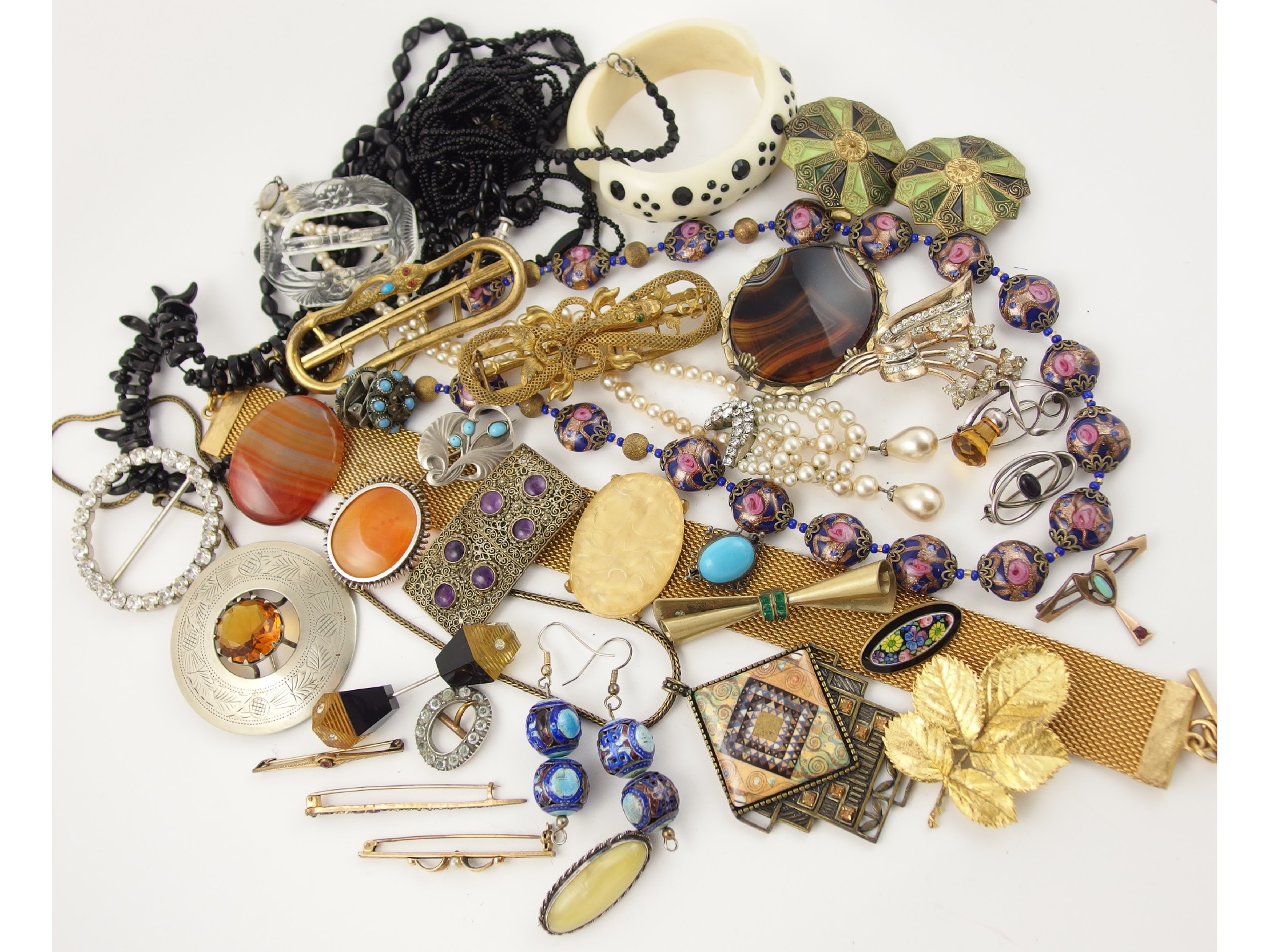 Appraisal: A collection of vintage costume jewellery to include a Murano