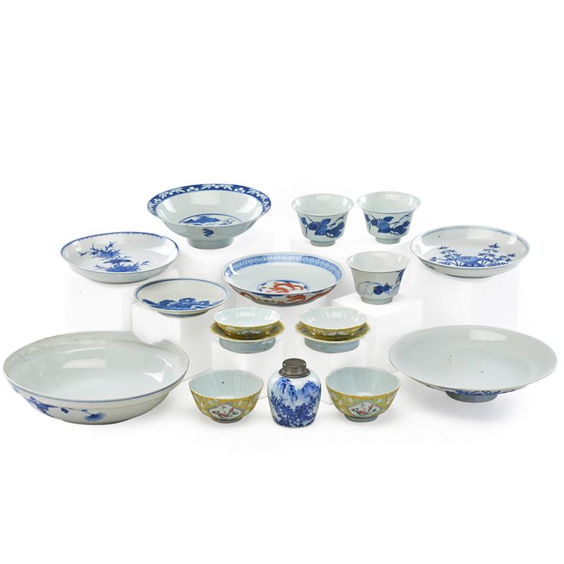 Appraisal: CHINESE PORCELAIN TABLEWARE Sixteen Including teabowls saucers dishes and tea