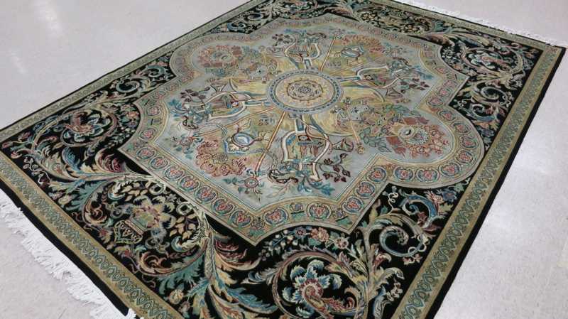 Appraisal: A CONTEMPORARY HAND KNOTTED ORIENTAL CARPET high quality Indo-Persian centering