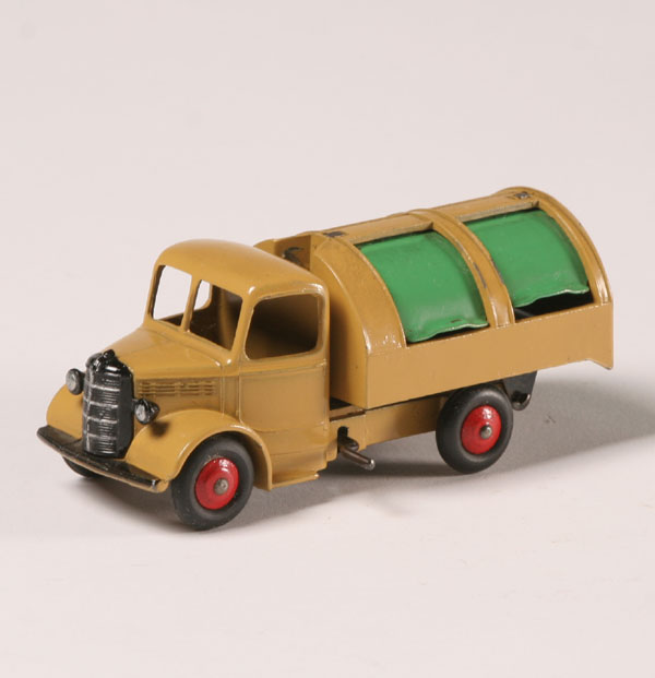 Appraisal: Dinky toy mechanical Bedford refuse hauler long Very good condition