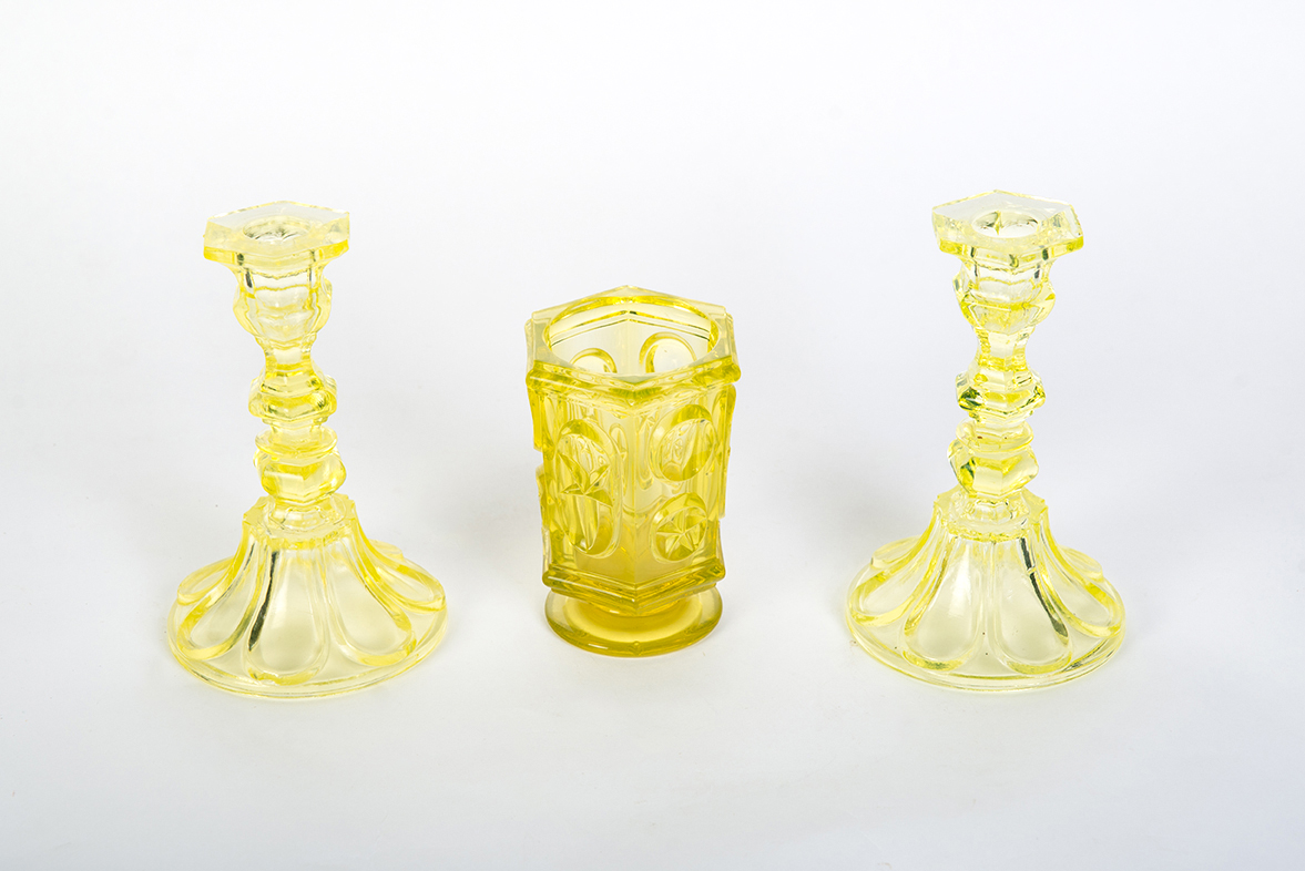 Appraisal: THREE PIECES OF CANARY FLINT PATTERN GLASS American mid th