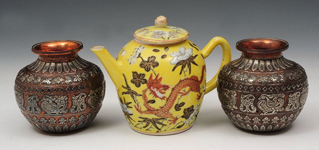 Appraisal: A CHINESE YELLOW GROUND PORCELAIN TEAPOT and cover with dragon