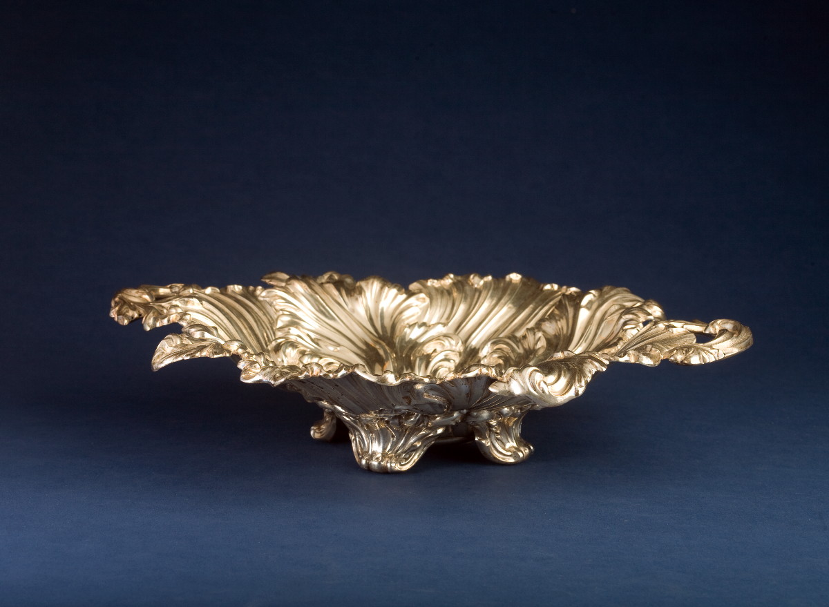 Appraisal: VICTORIAN SILVER PRESENTATION DISH MARK OF R E A BIRMINGHAM