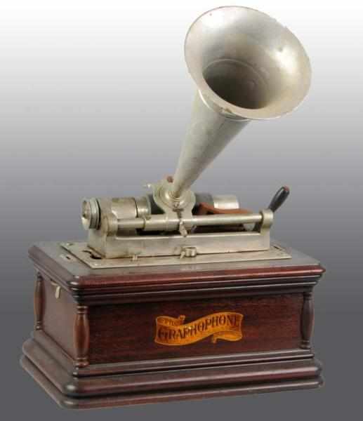 Appraisal: Gramophone with Horn Description Needs adjustment and belt Missing lid