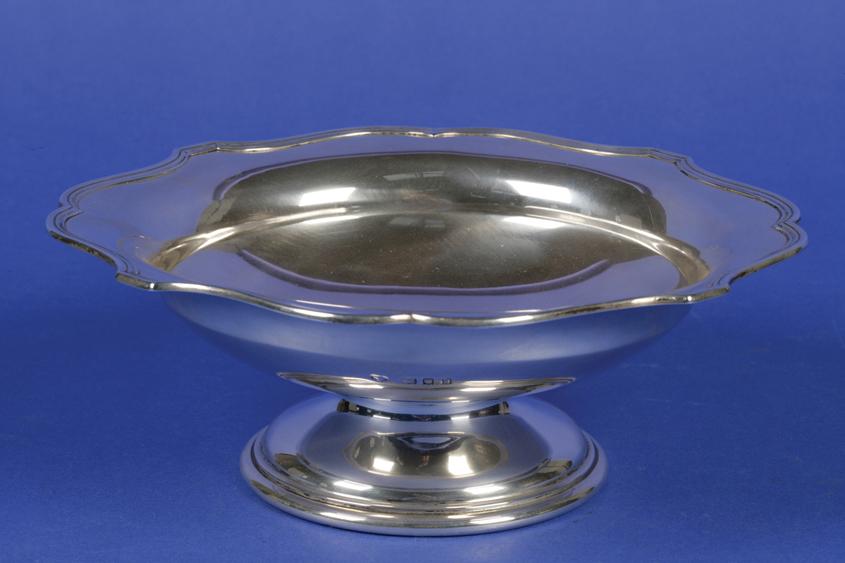 Appraisal: A GEORGE V PEDESTAL BOWL of shaped circular form with