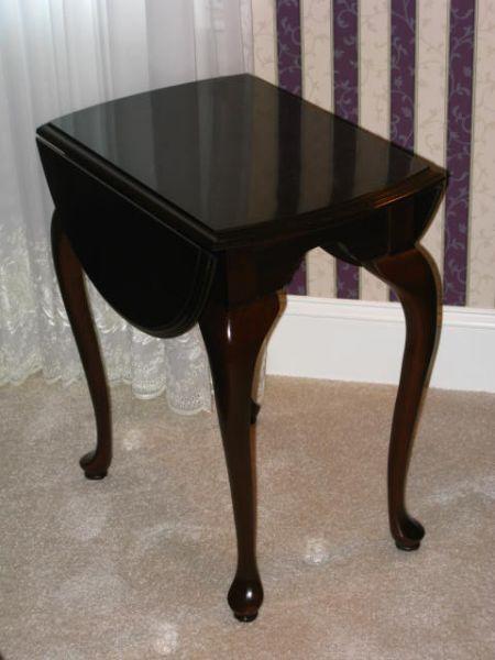 Appraisal: Ethan Allen Queen Anne Style Drop Leaf Side Table cherry