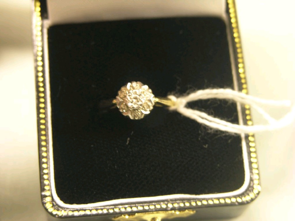 Appraisal: An ct gold and diamond ring seven small diamonds in