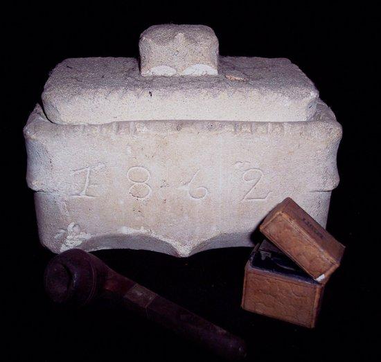 Appraisal: A stone box and cover of rectangular shape carved the