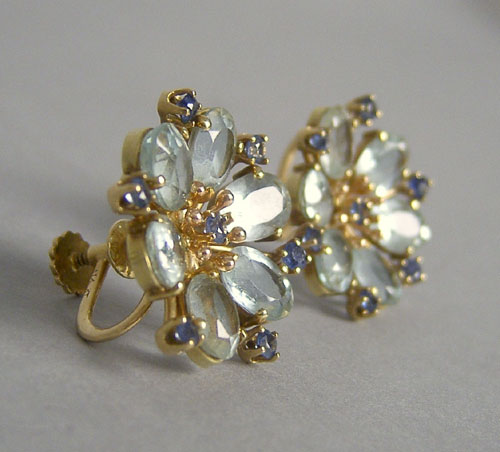 Appraisal: K yellow gold topaz and sapphire earrings each with six