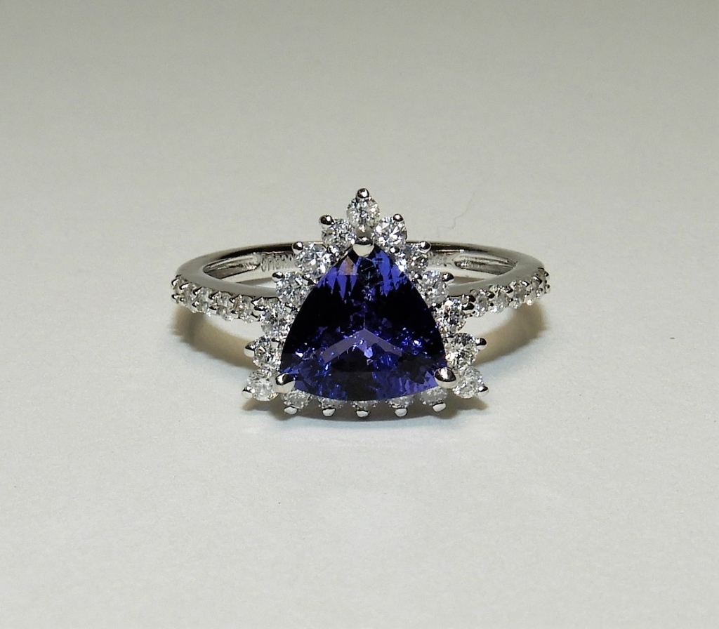 Appraisal: K WHITE GOLD DIAMOND TANZANITE LADY'S RING United States Contemporary