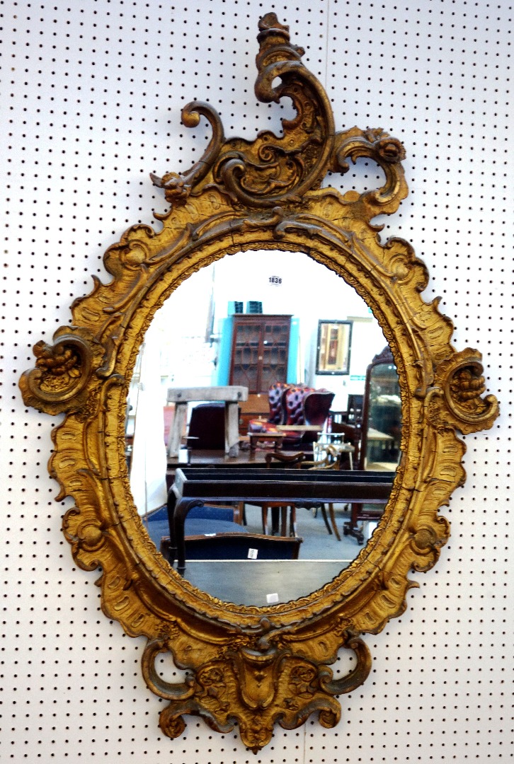 Appraisal: A Victorian gilt framed oval wall mirror with 'C' scroll