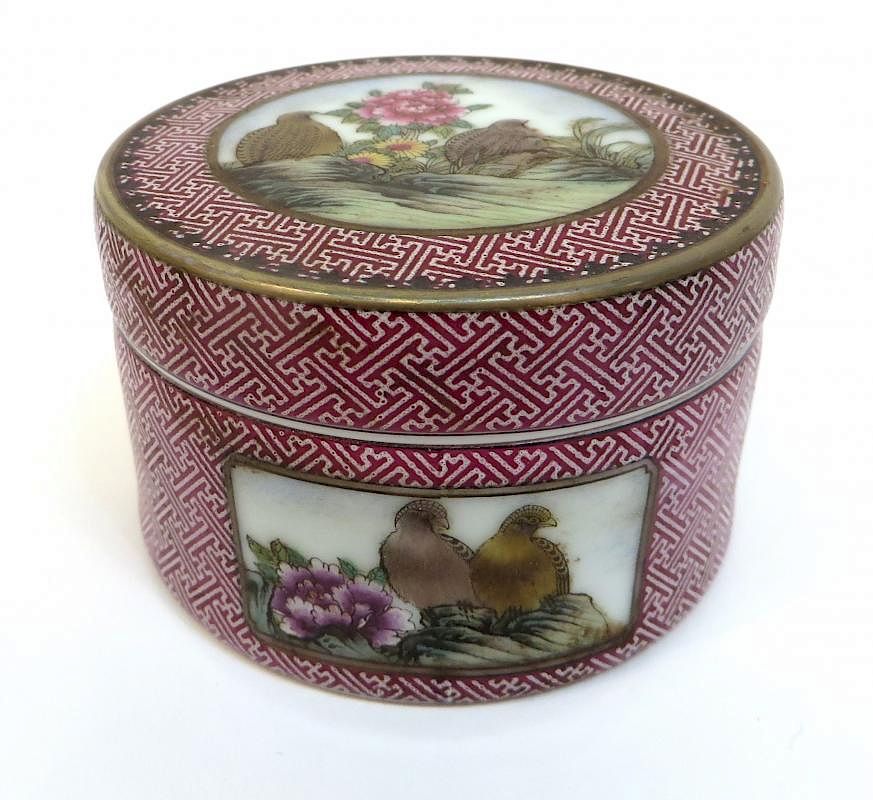 Appraisal: Qianlong Famille Rose Porcelain Container Qianlong Famille Rose Porcelain Container