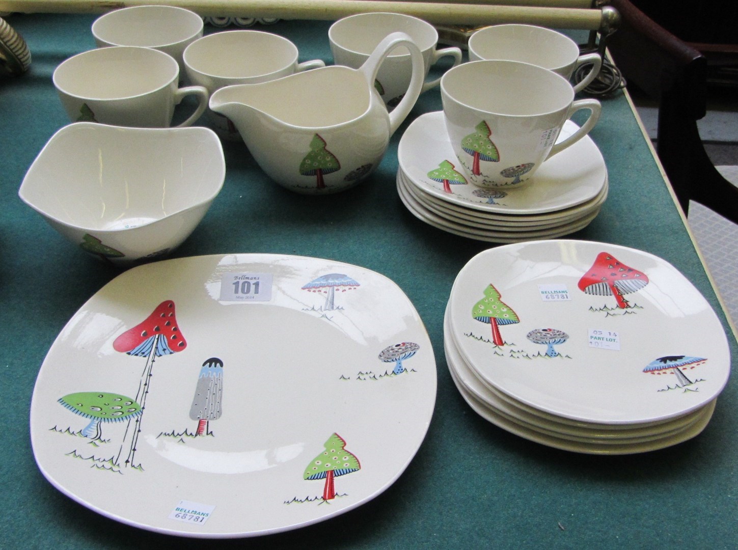 Appraisal: A twenty piece Midwinter 'toadstool' pattern part tea set