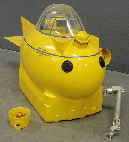 Appraisal: - Yellow plastic and aluminum submarine model c Beaver MK