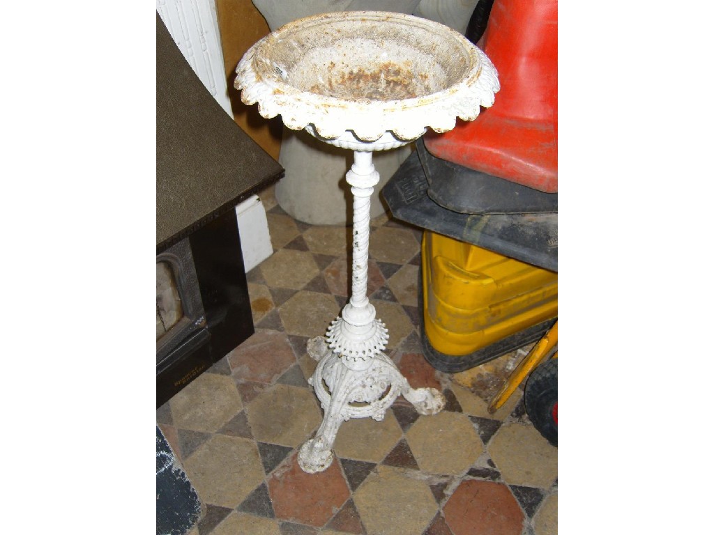 Appraisal: A Victorian cast iron jardiniere stand of circular form with