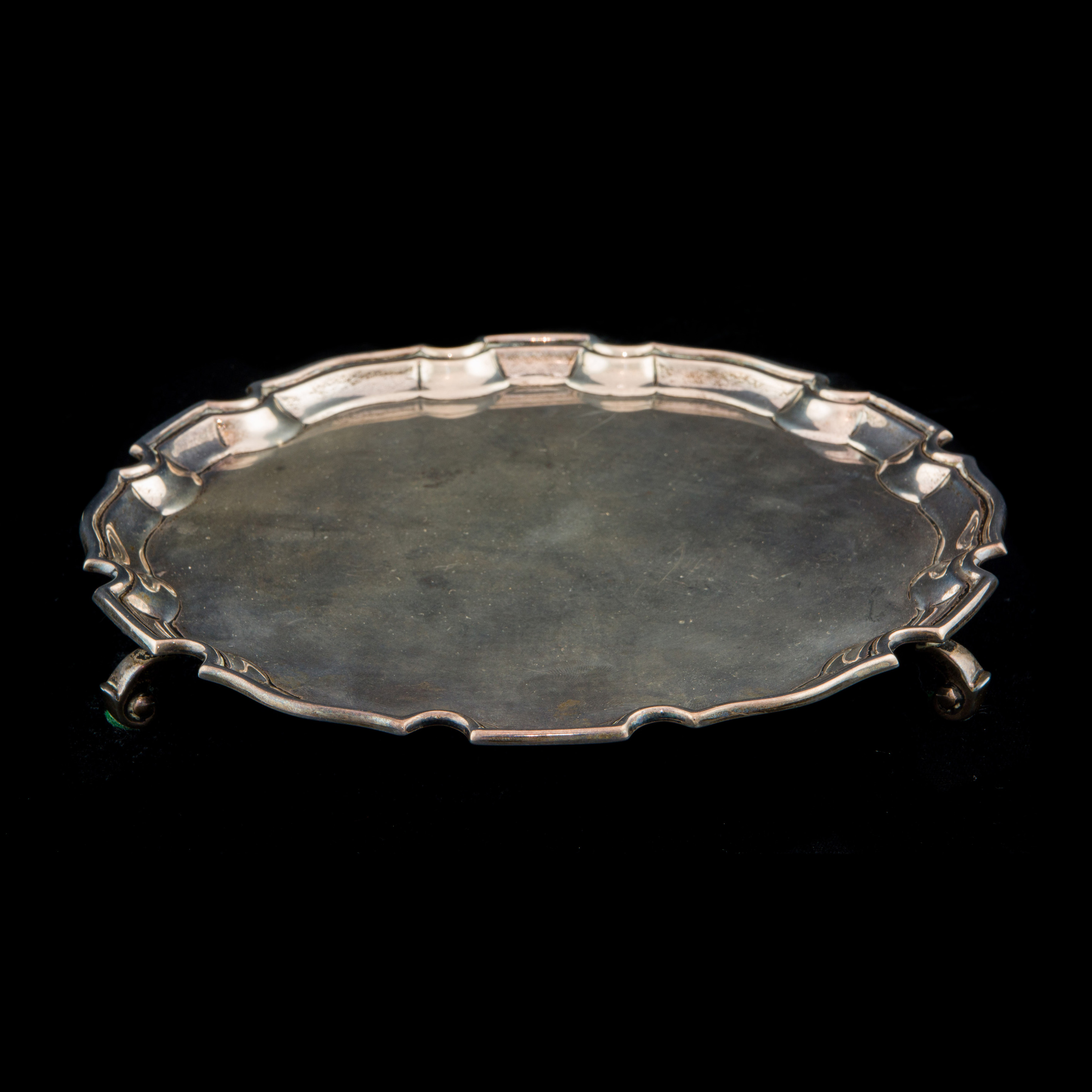 Appraisal: AN EDWARDIAN STERLING SALVER An Edwardian sterling salver in the