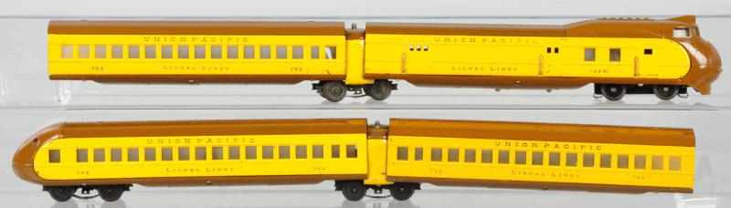 Appraisal: Lionel O-Gauge Streamline Passenger Train Set Description American Pre-war Includes