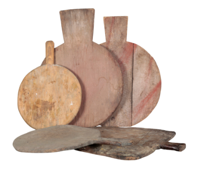 Appraisal: A GROUP OF FIVE RUSTIC CHOPPING BOARDS the largest cm