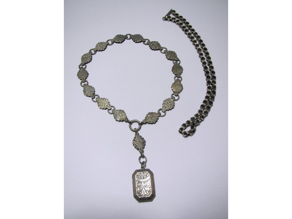 Appraisal: A Victorian low grade silver collar necklace with engraved links