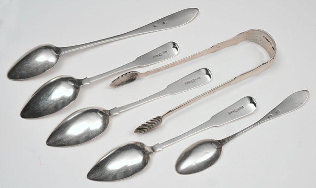 Appraisal: THREE SCOTTISH PROVINCIAL SILVER TEASPOONS fiddle pattern Perth c by